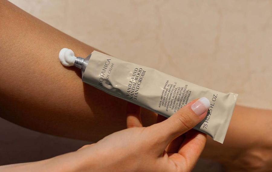 图片[1]-11款皱巴巴的铝箔化妆品软管包装样机【0858】-procreatechahua